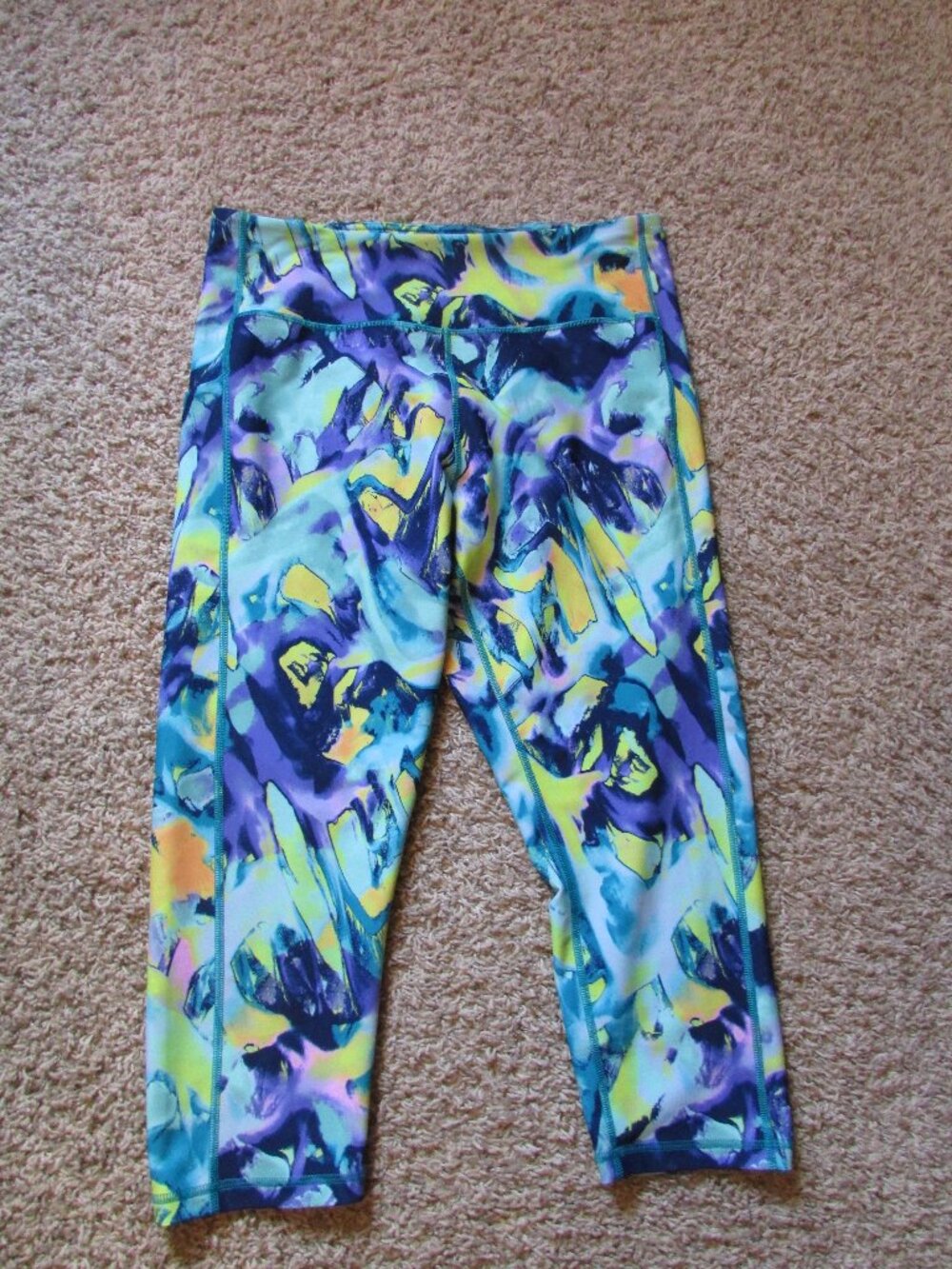 NWOT Tek Gear 1X Ultrastretch Aqua Yellow Purple Athletic Leggings Capri Pants